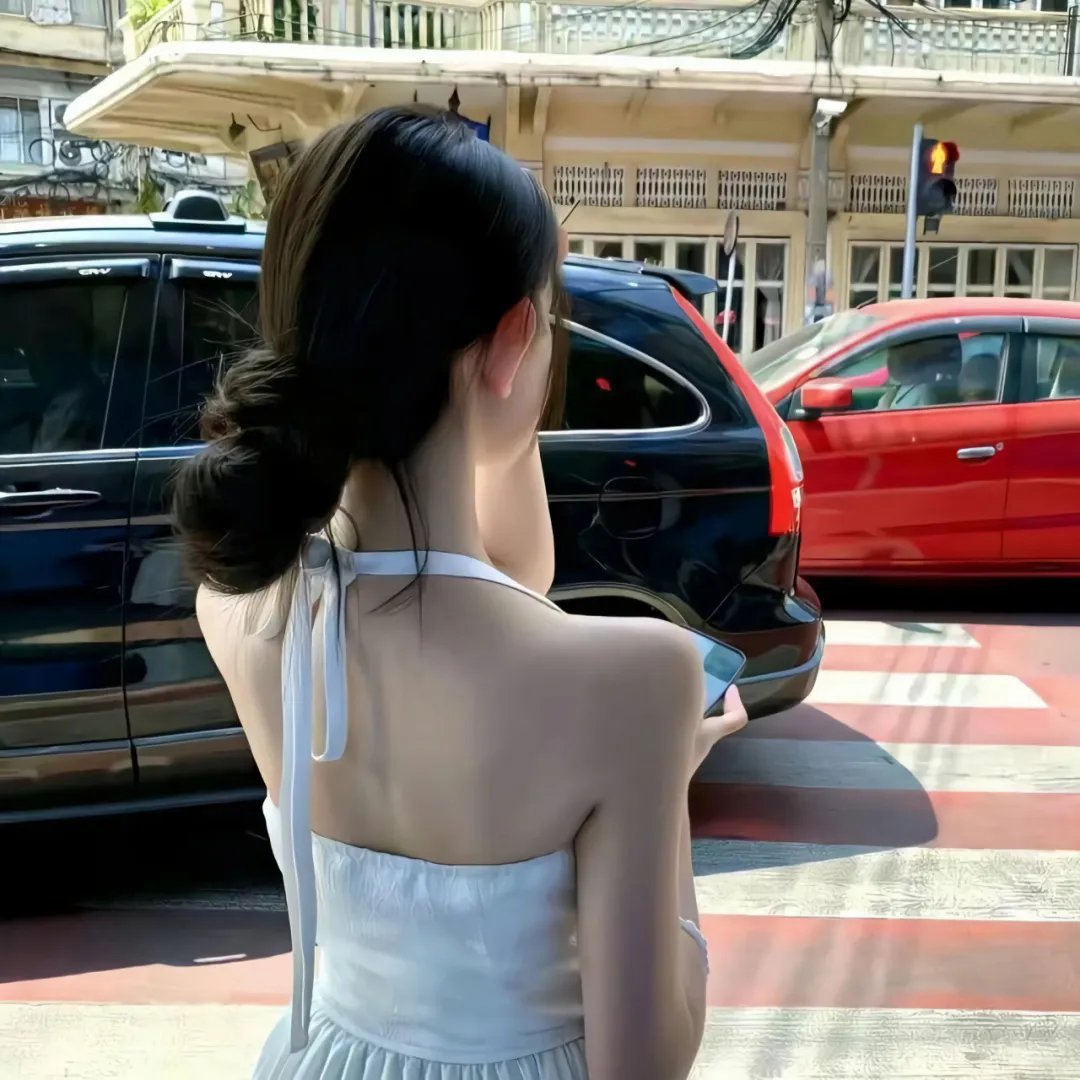 上班摸鱼，被总裁老公抓个正着